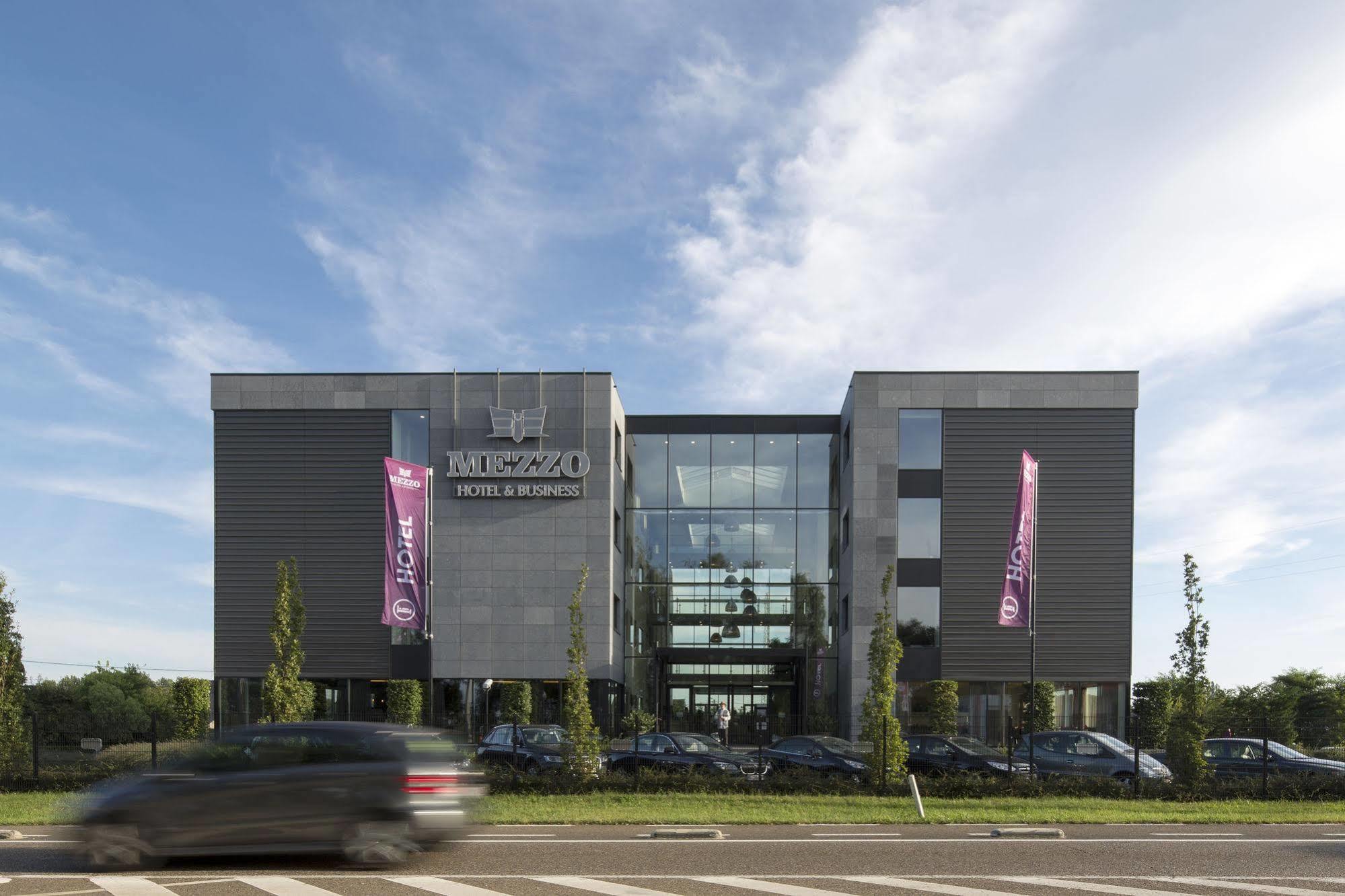 Mezzo Hotel & Business Beringen Extérieur photo
